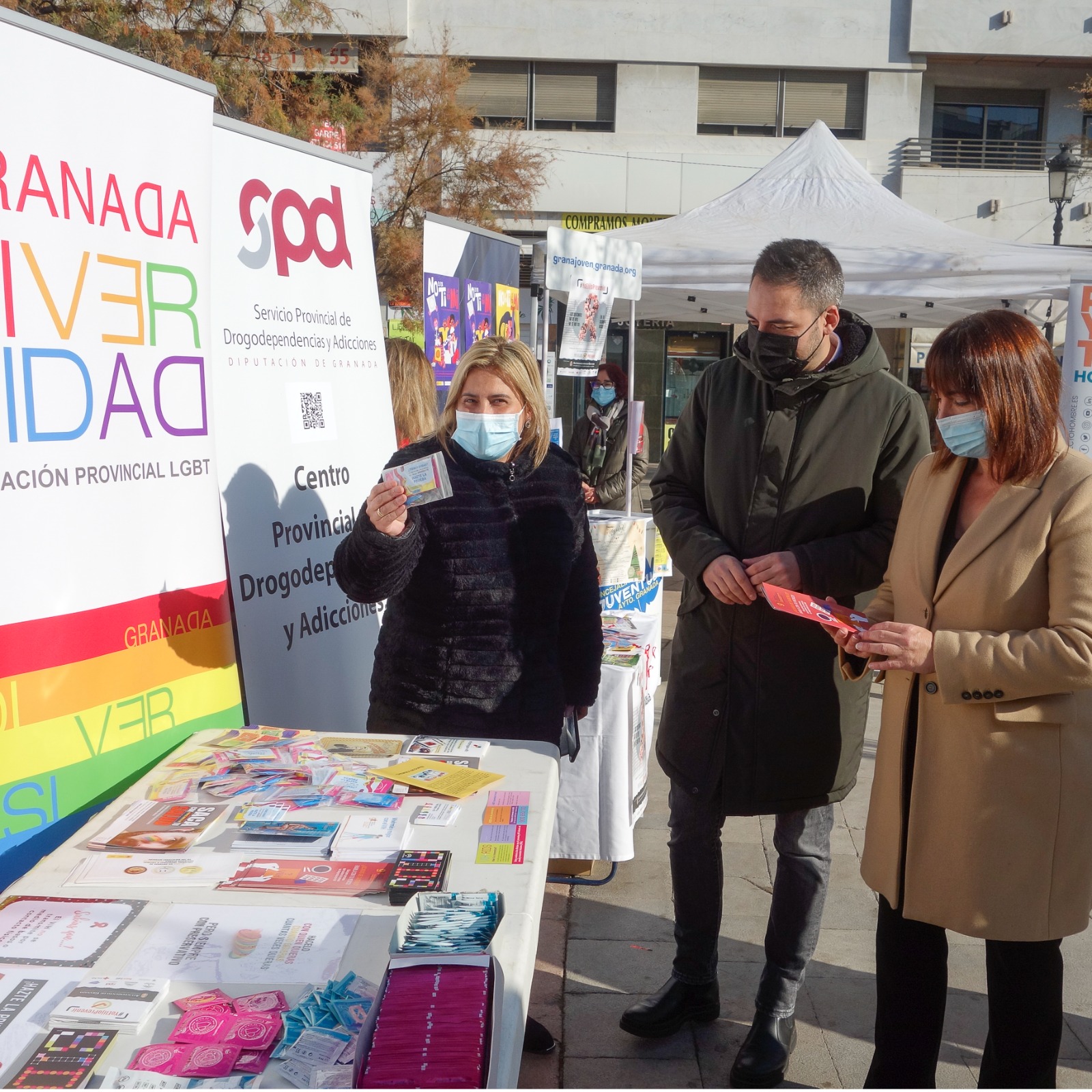 ©Ayto.Granada: Granada conciencia con una campaa informativa en Puerta Real sobre la prevencin del sida
